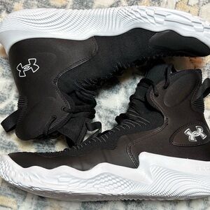 Under Armour Flow Highlight Ace Women’s 12.5 Black Volleyball Shoe 3027083-001